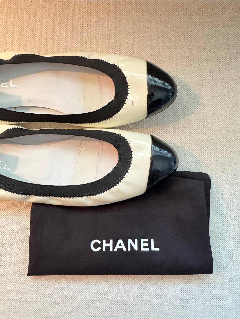 CHANEL Monochrome Patent Leather Elastic Cap Toe Ballet Flats, EU 42 - Picture 5 of 11